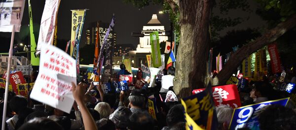 日本警方逮捕11名反對解禁集體自衛權的抗議者 日本警方逮捕11名反對解禁集體自衛權的抗議者 - 俄羅斯衛星通訊社