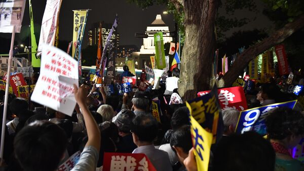 日本警方逮捕11名反對解禁集體自衛權的抗議者 - 俄羅斯衛星通訊社