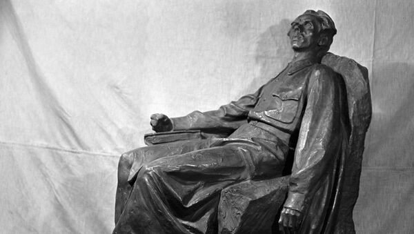 苏联作家奥斯特洛夫斯基雕像在京揭幕 - 俄罗斯卫星通讯社
