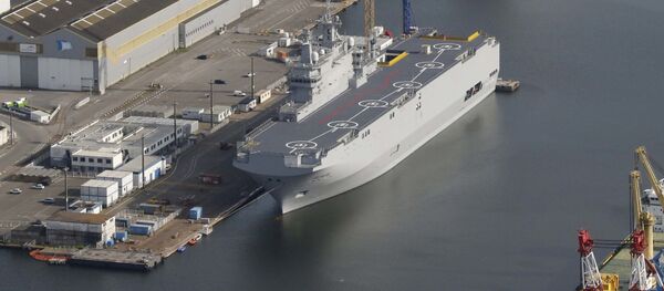 Вертолетоносец Севастополь класса Мистраль во французском порту Сен-Назер - 俄羅斯衛星通訊社