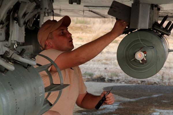 在作为俄罗斯飞机基地的叙利亚“Hmeymim”机场的技术人员 - 俄罗斯卫星通讯社