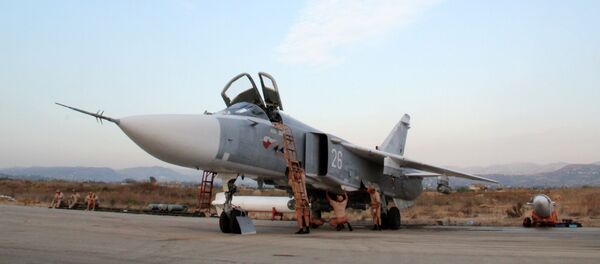 在拉塔基亚附近机场的俄罗斯苏-24战机 在拉塔基亚附近机场的俄罗斯苏-24战机 - 俄罗斯卫星通讯社