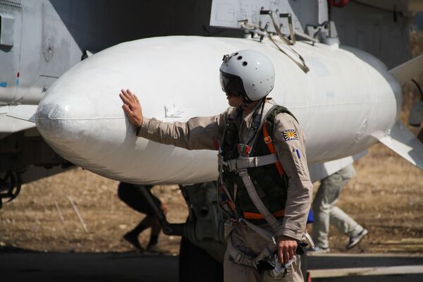 叙利亚的俄罗斯飞行员飞行前在其飞机中 - 俄罗斯卫星通讯社