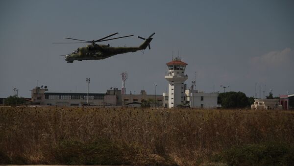 Вертолет во время облета базы Хмеймим в Сирии - 俄罗斯卫星通讯社