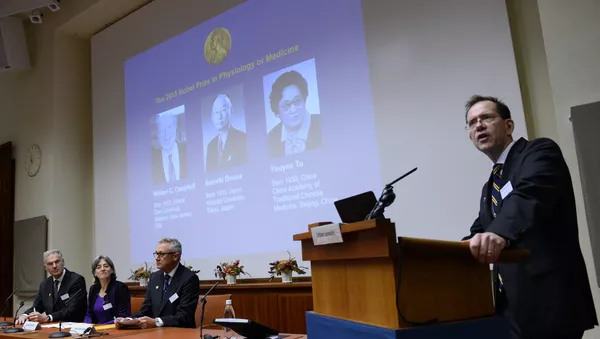 中國女科學家屠呦呦獲諾貝爾生理學或醫學獎 - 俄羅斯衛星通訊社