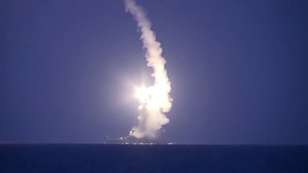 俄國防部表示，俄海軍一晝夜內向巴爾米拉地區“伊斯蘭國”設施發射4枚“口徑”巡航導彈 - 俄羅斯衛星通訊社