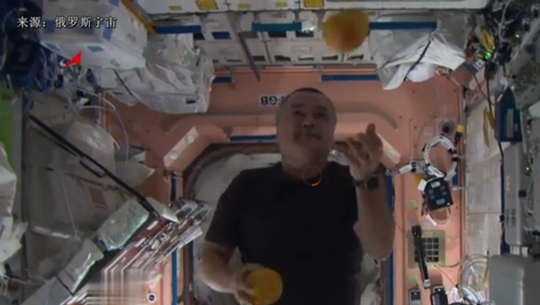 国际空间站机组人员表演怎么在宇宙取乐 - 俄罗斯卫星通讯社