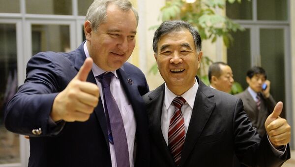 中國副總理汪洋獲贈YotaPhone - 俄羅斯衛星通訊社