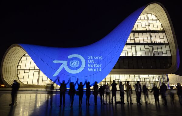 世界近300個地標性建築點亮藍燈紀念聯合國成立70週年 - 俄羅斯衛星通訊社