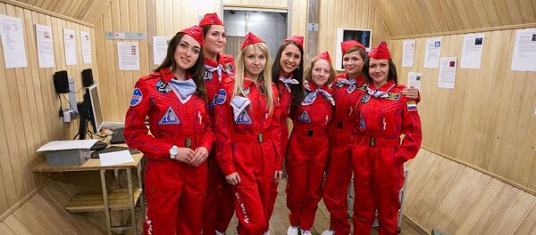 Участницы эксперимента по имитации облета Луны женским экипажем Луна-2015 перед началом эксперимента Участницы эксперимента по имитации облета Луны женским экипажем Луна-2015 перед началом эксперимента - 俄羅斯衛星通訊社