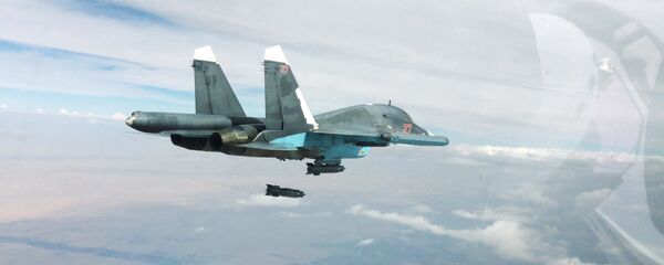 俄軍總參謀部：蘇-34轟炸機開始空襲在敘利亞的恐怖分子的石油開採、加工和運輸設施 - 俄羅斯衛星通訊社