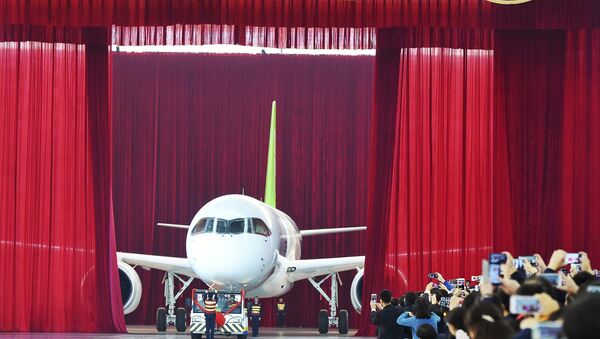 中国首架自主研制大型客机C919今日总装下线 将于明年首飞 - 俄罗斯卫星通讯社