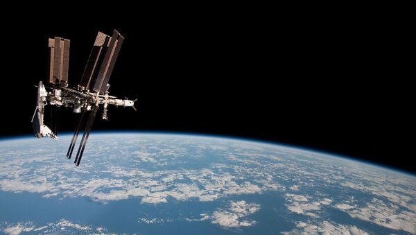 МКС в открытом космосе на фоне Земли - 俄罗斯卫星通讯社
