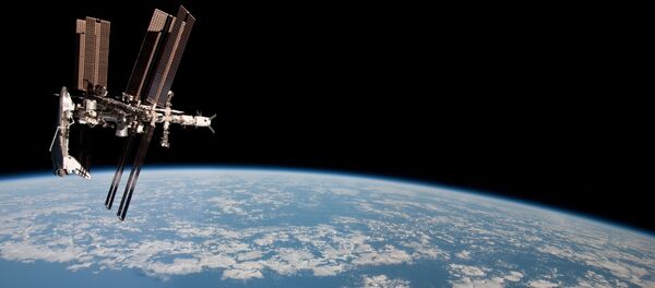 МКС в открытом космосе на фоне Земли - 俄罗斯卫星通讯社