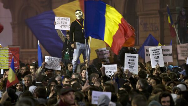 媒體：羅馬尼亞居民於第27天抗議活動期間拼出歐盟旗幟圖案 - 俄羅斯衛星通訊社