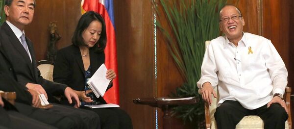 中国外长王毅与菲律宾总统贝尼尼奥·阿基诺三世 中国外长王毅与菲律宾总统贝尼尼奥·阿基诺三世 - 俄罗斯卫星通讯社