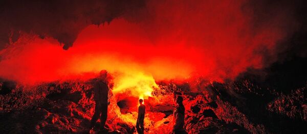 阿根廷火山學家與導遊墜落火山口仍幸存 阿根廷火山學家與導遊墜落火山口仍幸存 - 俄羅斯衛星通訊社