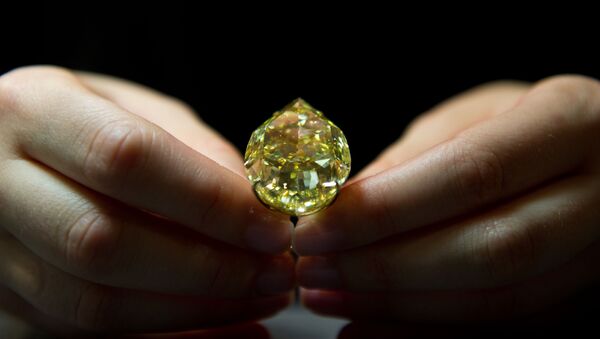 以10英鎊買進的鑽石在蘇富比拍賣會上被以65.6萬英鎊賣出 - 俄羅斯衛星通訊社
