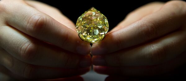以10英镑买进的钻石在苏富比拍卖会上被以65.6万英镑卖出 - 俄罗斯卫星通讯社
