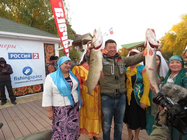 中国钓鱼高手们在俄罗斯钓鱼国际大赛上大显身手 - 俄罗斯卫星通讯社
