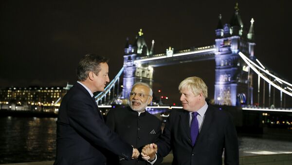 Britain's Prime Minister David Cameron (L), India's Prime Minister Narendra Modi (C) and London Mayor Boris Johnson - 俄罗斯卫星通讯社