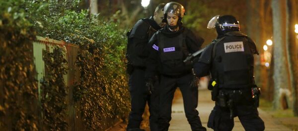 法国内政部：周二夜里进行近120次搜查 共扣留25人 - 俄罗斯卫星通讯社