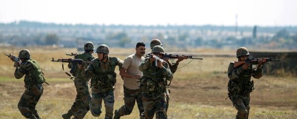 俄印军队在“因陀罗-2015”演习中摧毁假想恐怖分子基地 - 俄罗斯卫星通讯社