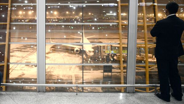 Пассажиры ждут своих рейсов в аэропорту Пекина в Китае - 俄羅斯衛星通訊社