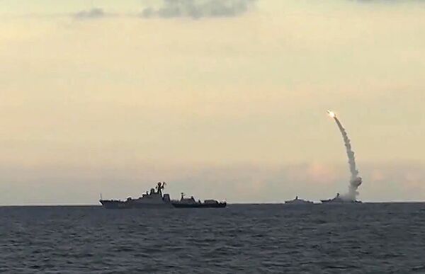 俄羅斯從裡海水域實施空襲。 - 俄羅斯衛星通訊社
