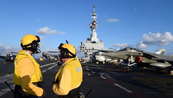 奥朗德：法国“戴高乐”号航母袭击目标选取将以对IS杀伤力最大化为原则 - 俄罗斯卫星通讯社