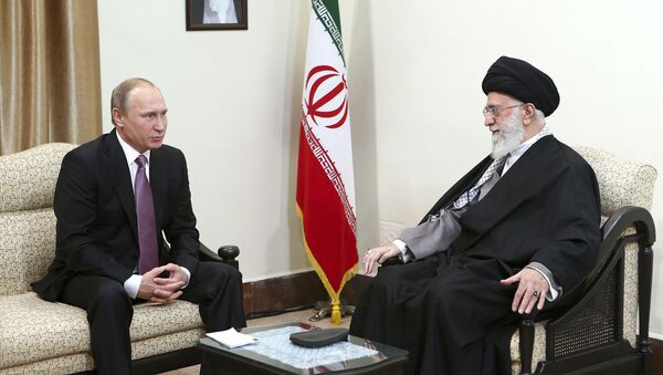 Президент России Владимир Путин и верховный руководитель Ирана Сайед Али Хаменеи на встрече в Тегеране - 俄羅斯衛星通訊社