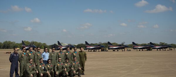 中泰军人合影 - 俄罗斯卫星通讯社