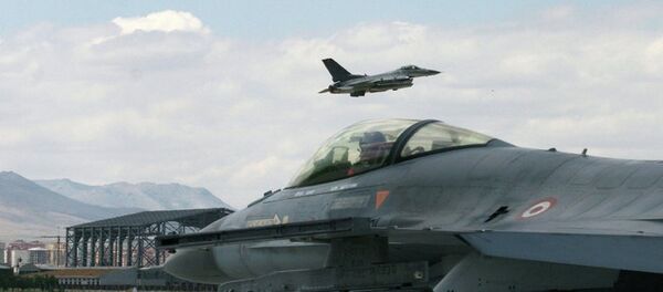 媒體：蘇-24事件后土耳其空軍戰機暫停在敘領空飛行 - 俄羅斯衛星通訊社