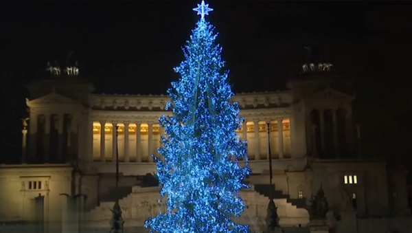 法国国旗妆点罗马圣诞树 - 俄罗斯卫星通讯社