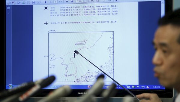 Hasegawa points at a location on a map during a news conference at the Japan Meteorological Agency in Tokyo - 俄羅斯衛星通訊社
