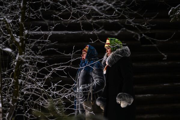 “维托斯拉夫利齐的圣诞节节期”冬季节庆活动上的女人们。 - 俄罗斯卫星通讯社