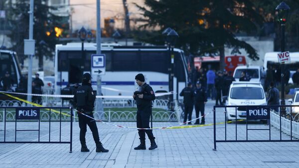 伊斯坦布尔警方对位于总理府附近的恐怖分子开火 - 俄罗斯卫星通讯社