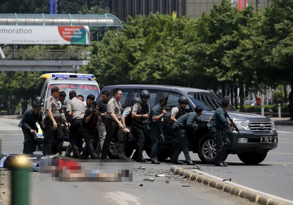 警察在雅加達爆炸現場 - 俄羅斯衛星通訊社