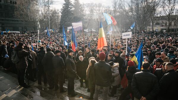 基希讷乌2万人上街抗议 要求解散议会 - 俄罗斯卫星通讯社