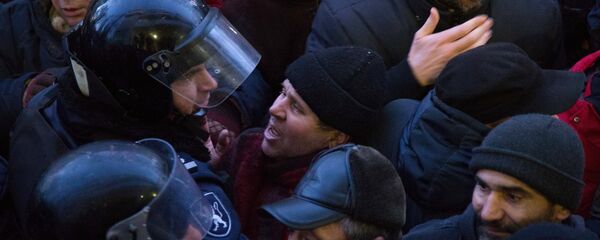 摩尔多瓦警方与反对派分子 摩尔多瓦警方与反对派分子 - 俄罗斯卫星通讯社