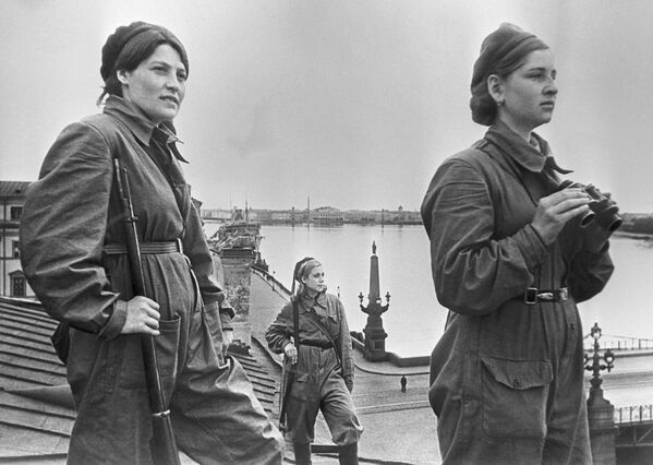在列宁格勒执勤的女战士 - 俄罗斯卫星通讯社