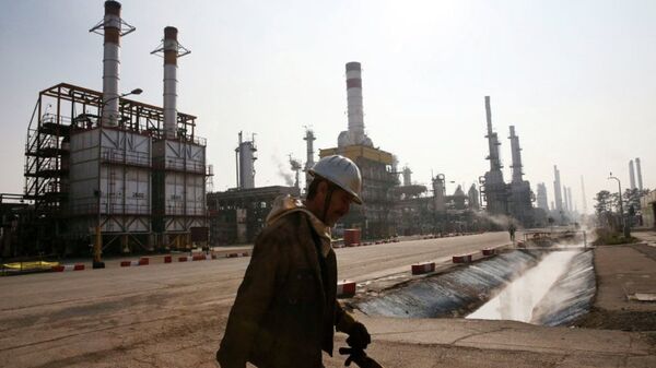 媒體：制裁解除後的首批伊朗石油已發往日本和中國 - 俄羅斯衛星通訊社