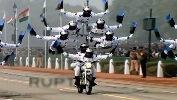 印度阅兵摩托特技酷炫抢镜 - 俄罗斯卫星通讯社