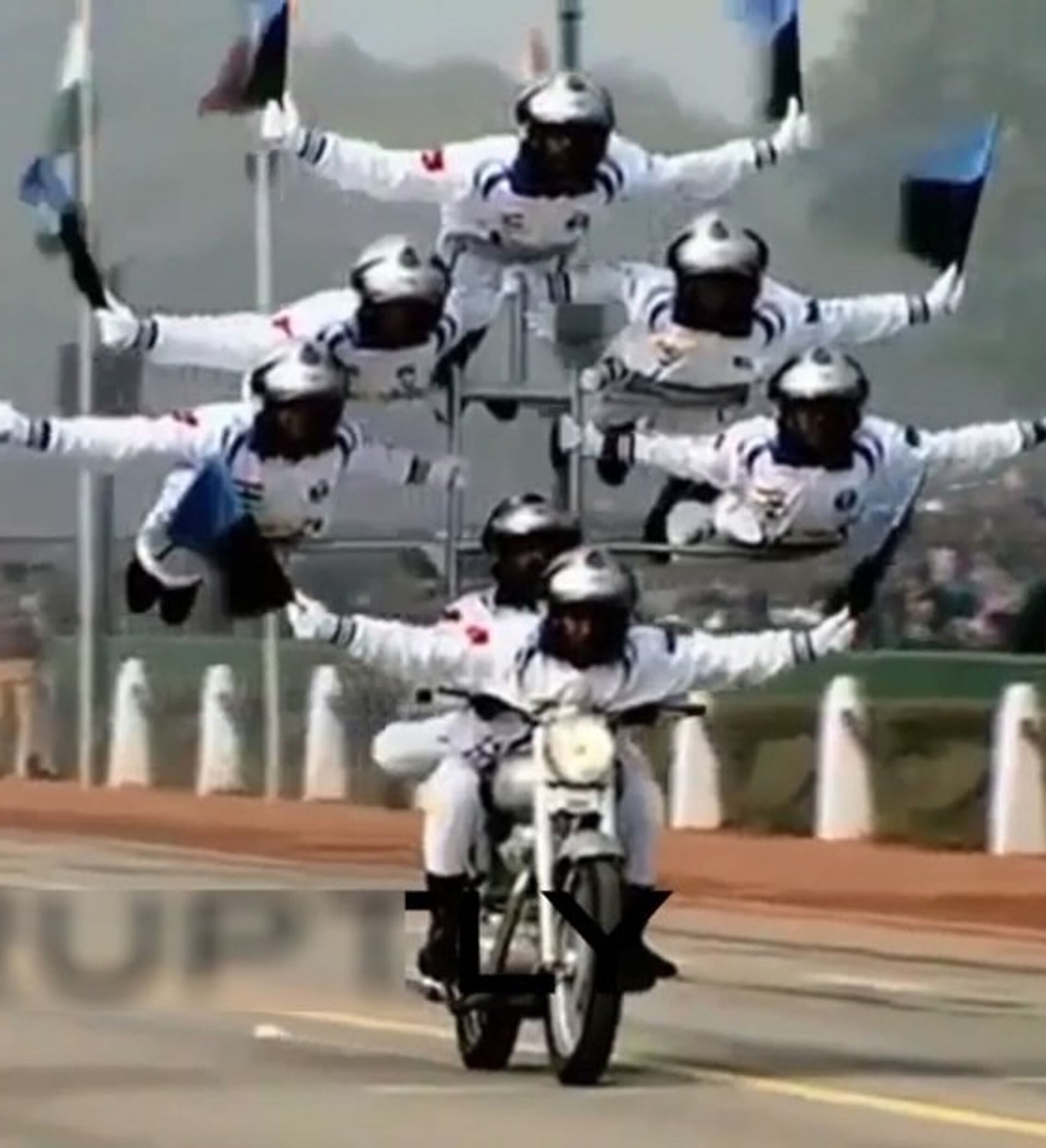 印度奇葩的军演，弄了一个摩托车车技秀 - 知乎