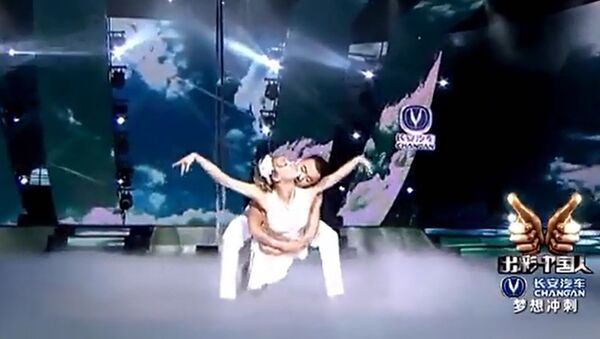 俄罗斯美女与中国小伙的双人舞《神话》，美如神话！ - 俄罗斯卫星通讯社