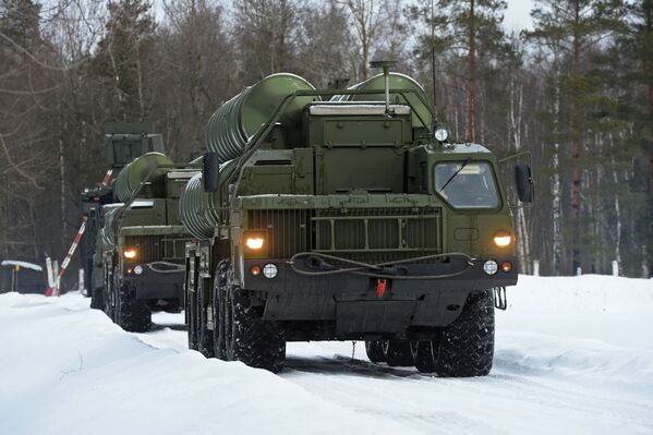 S-400 “凯旋”防空导弹系统 - 俄罗斯卫星通讯社