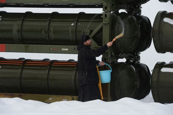“凯旋”S-400防空导弹在莫斯科郊外进行战斗执勤 - 俄罗斯卫星通讯社
