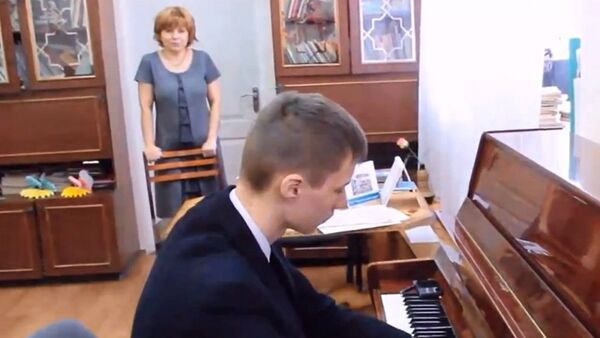 無手鋼琴家 - 俄羅斯衛星通訊社