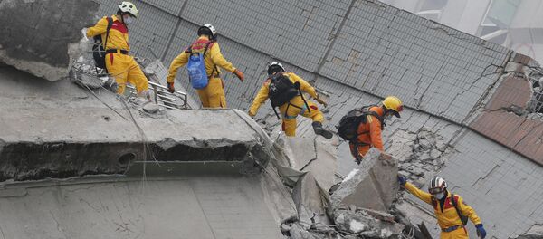 台灣地震後，救援者從廢墟下再次找到2名生還者 - 俄羅斯衛星通訊社