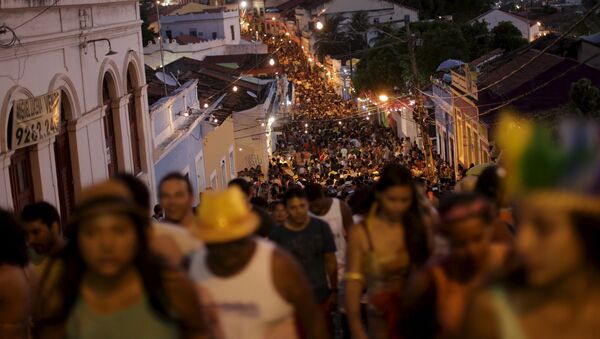 巴西里约热内卢狂欢节彩车撞围栏事件致8人受伤 - 俄罗斯卫星通讯社